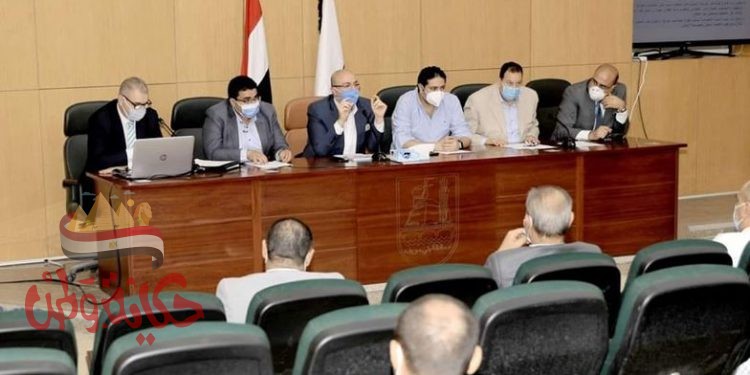 محافظ بني سويف يبحث مع وفد التنمية المحلية آليات النهوض بقطاع الصناعات الحرفية والمشروعات الصغيرة ضمن مشروع wise