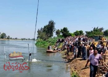 محافظ البحيرة يتفقد موقع المعدية الغارقة على الرياح البحيري أمام قرية دمشلي بكوم حمادة ويقرر صرف إعانة عاجلة لأسر الضحايا .