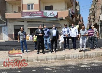 اللواء إبراهيم أحمد أبو ليمون يتابع أعمال رصف بالمحافظة