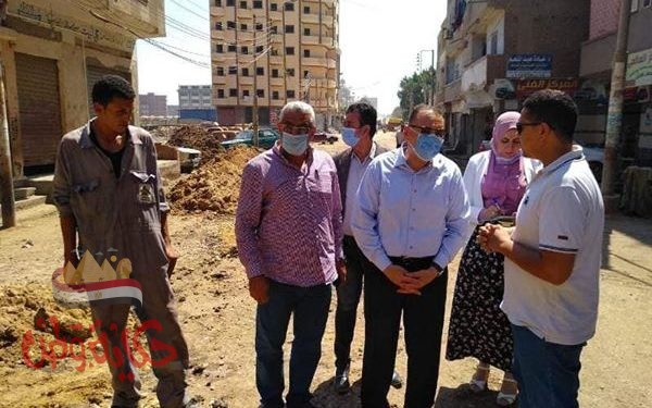 محافظ الشرقيه يتفقد أعمال تنفيذ مشروع الغاز الطبيعي بشارع الشهيد طيار بمدينة الزقازيق