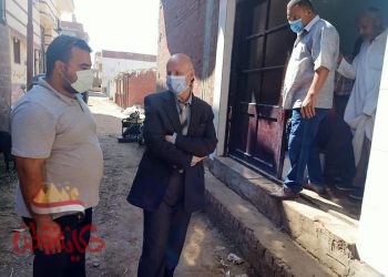 وكيل وزارة الصحة بالشرقية يقود حملة علي المنشآت الغذائية بالقنايات ويغلق مصنع لعدم الترخيص