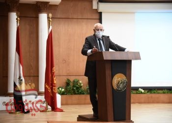 محافظ بورسعيد يوجه بسرعة الانتهاء من رفع كفاءة عدد من المدارس بحى الضواحى