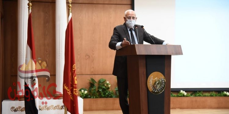 محافظ بورسعيد يوجه بسرعة الانتهاء من رفع كفاءة عدد من المدارس بحى الضواحى