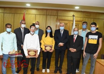 محافظ قنا يكرم اوائل الثانوية العامة بالمحافظة