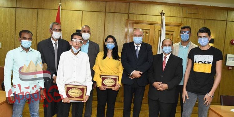 محافظ قنا يكرم اوائل الثانوية العامة بالمحافظة