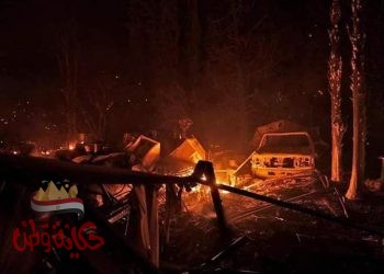 موجة من الصواعق تشعل الحرائق وتسقط طائرة في كاليفورنيا.