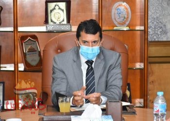 "صبحى " يهنئ ابراهيم عبد الناصر (بائع الفريسكا) لتفوقه ويدعوه لتكريمه بالوزارة