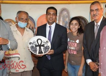 حازم عمر يتفقد مصنعي الخزف بجراجوس والاثاث بالجمالية