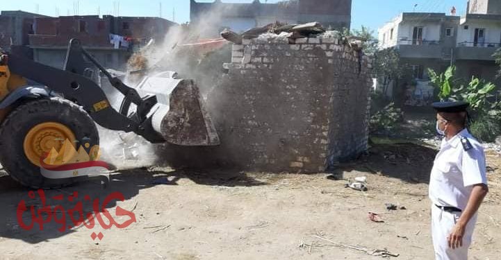 إزالة ٧ حالات تعدي على مساحة ١٠٠٠م٢ وعدد ٣٨ لافتة إعلانية بمركز ومدينة المحمودية .