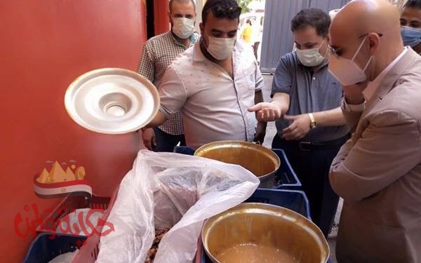 وكيل وزارة الصحة بالشرقية يقود حملة علي مصانع الأغذية ببلبيس ويضبط ٥٠ طن مخللات