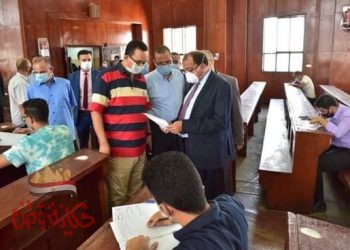 رئيس جامعة بني سويف يتفقد امتحانات الدراسات العليا بكلية الحقوق