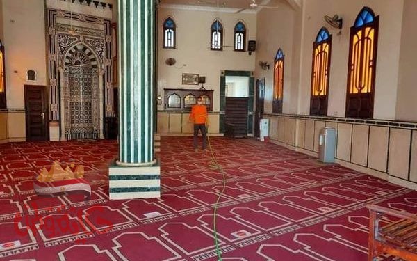 متابعة أعمال تطهير وتعقيم المساجد إستعداداً لعودة صلاة الجمعة بمركز ومدينة المحمودية .