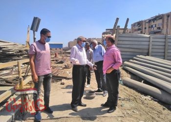 السكرتير العام يتابع أخر تطورات الأعمال الجارية بمحطات رفع الصرف الصحى بالضواحي والزهور