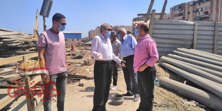 السكرتير العام يتابع أخر تطورات الأعمال الجارية بمحطات رفع الصرف الصحى بالضواحي والزهور