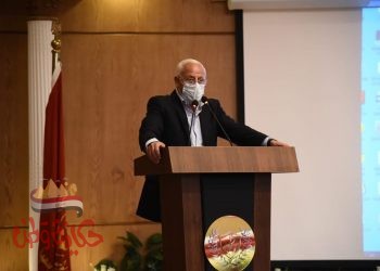 محافظ بورسعيد يتابع أعمال الإدارات المالية بالمحافظة