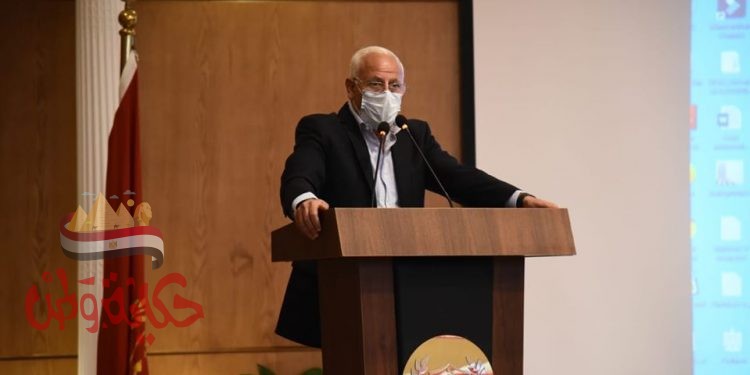 محافظ بورسعيد يتابع أعمال الإدارات المالية بالمحافظة