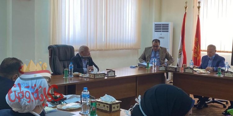 محافظ بورسعيد يعقد إجتماعا مع مجلس إدارة المنطقة الصناعية