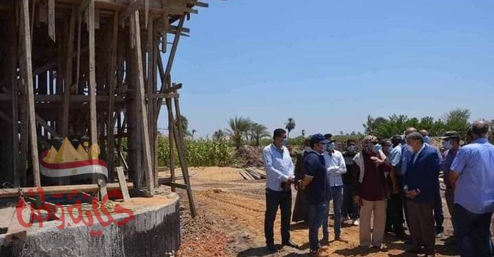 محافظ المنيا يتابع إنشاء محطتي الصرف الصحي بقريتين بمركز بني مزار
