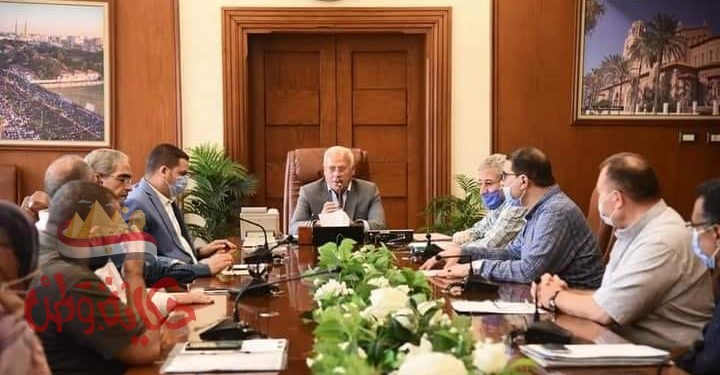 محافظ بورسعيد يتابع سير العمل بعدد من إدارات الديوان العام