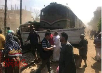 إصطدام سيارة نصف نقل بقطار بالمنوفية