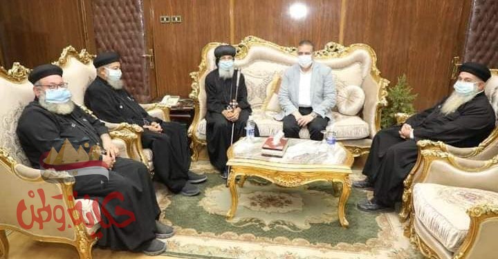 محافظ المنوفية يستقبل الأنبا ماكسيموس مطران بنها وقويسنا