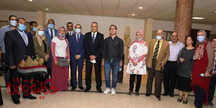 محافظ سوهاج يكرم أوائل الثانوية العامة على مستوى الجمهورية من أبناء المحافظة