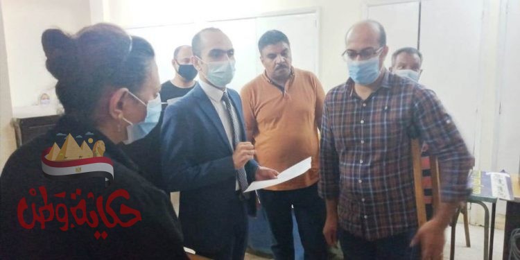 نائب محافظ سوهاج يتفقد سير العمل بإدارة خدمة المواطنين بحي شرق سوهاج