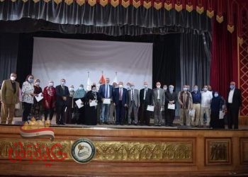تكريم الموظفين المحالين على المعاش بجامعة بنى سويف