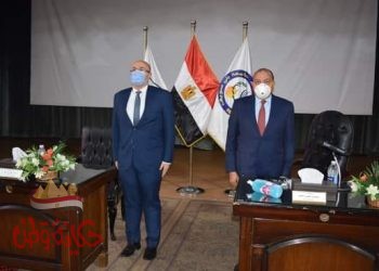 مجلس جامعة بني سويف يقف دقيقة حداد على أرواح شهداء بئر العبد بحضور المحافظ