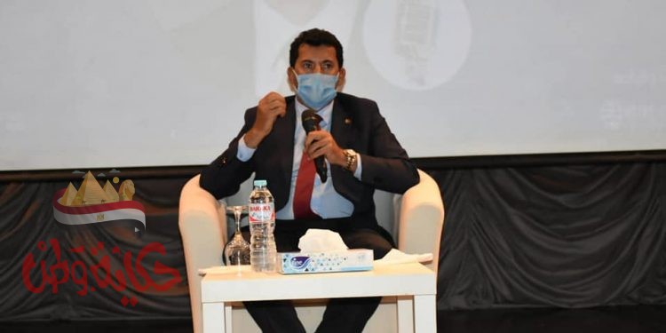 “صبحى ” يلتقى 250 شاب وفتاة فى لقاء حواري على مسرح الوزارة