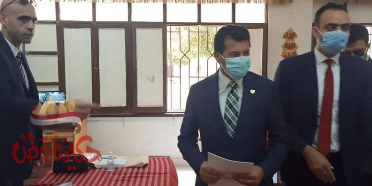 “وزير الشباب “يدلي بصوته في انتخابات مجلس الشيوخ بالشروق