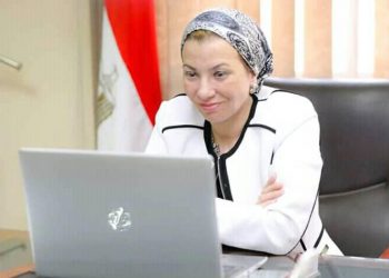 ياسمين فؤاد “تستعرض دراسة دمج القطاع غير الرسمي للعاملين بمنظومة المخلفات