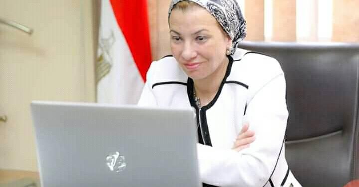 ياسمين فؤاد “تستعرض دراسة دمج القطاع غير الرسمي للعاملين بمنظومة المخلفات