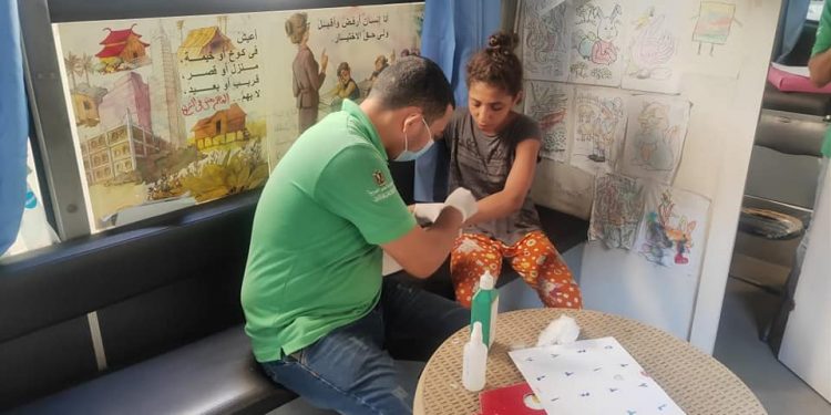 “التضامن” فريق اطفال وكبار بلامأوي ينقذ فتاة تفترش الشارع وينقلها لدار رعاية