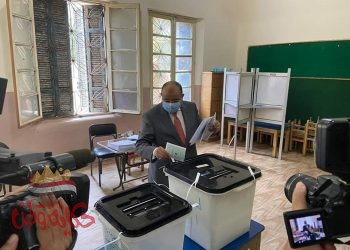 “الشعراوى “يدلي بصوته في انتخابات مجلس الشيوخ بمدرسة الحرية بمصر الجديدة