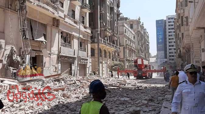 استخراج جثة اخرى من أسفل أنقاض عقار شارع قصر النيل المنهار