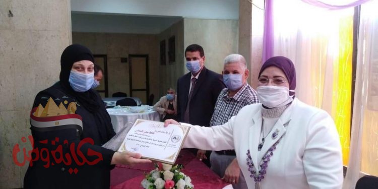 وكيل تعليم كفرالشيخ تكرم غادة النحاس لأدائها المتميز في نجاح امتحانات الثانويه العامه