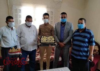 رئيس مدينة المحمودية ينقل تهنئة محافظ البحيرة لابن مدينة المحمودية الأول على الجمهورية فى الثانوية الأزهرية”