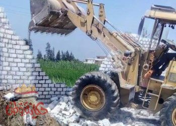 إزالة حالة تعدي على الأراضي الزراعية بمساحة ٧٥٠م٢ بالدلنجات .