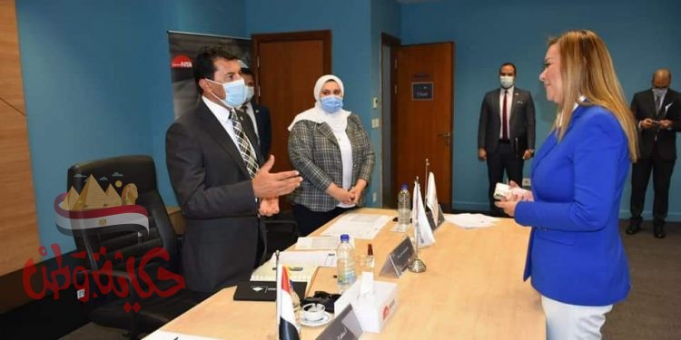 صبحى “يشارك في تقييم المتقدمين للالتحاق بالبرنامج الرئاسي لتأهيل التنفيذيين