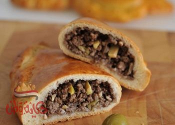 فطائر باللحم والزيتون