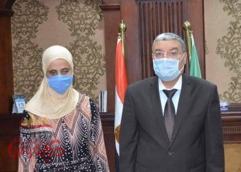 مشيدا بها كنموذج للتحدي والاصرار محافظ المنيا يستقبل اول كفيفه رئيسا لقسم ذوي الاحتياجات الخاصة بمكتبة مصر العامة