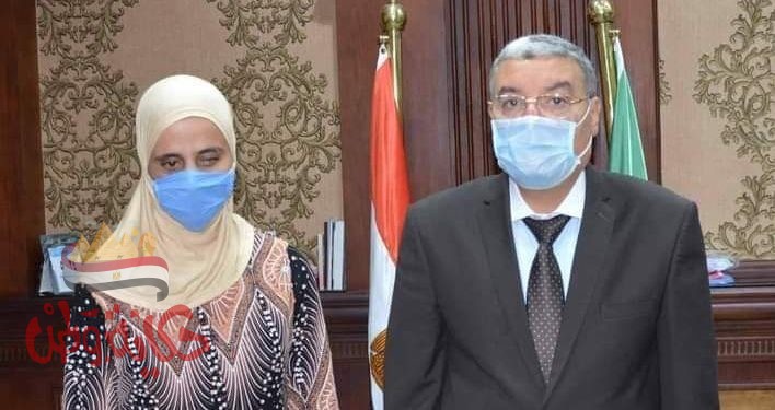 مشيدا بها كنموذج للتحدي والاصرار محافظ المنيا يستقبل اول كفيفه رئيسا لقسم ذوي الاحتياجات الخاصة بمكتبة مصر العامة