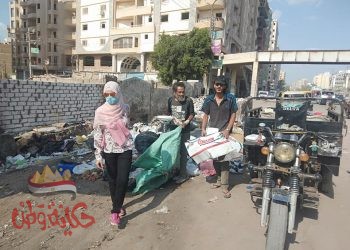 شباب طنطا  يتطوع ليدعم عمال النظافة تقديرا لجهودهم