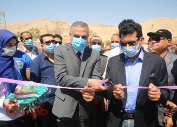 وزير الرياضة يفتتح ملعب خماسي بنادي الرحلات بسوهاج