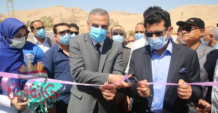 وزير الرياضة يفتتح ملعب خماسي بنادي الرحلات بسوهاج