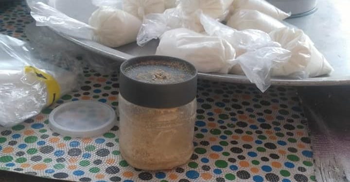 غلق ١٨ منشأة غير مرخصة وإعدام أكثر من ربع طن أغذية فاسدة بفاقوس وأولادصقر