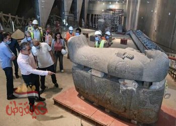 جولة تفقدية لوزير السياحة والآثار بقاعات العرض بالمتحف المصري الكبير