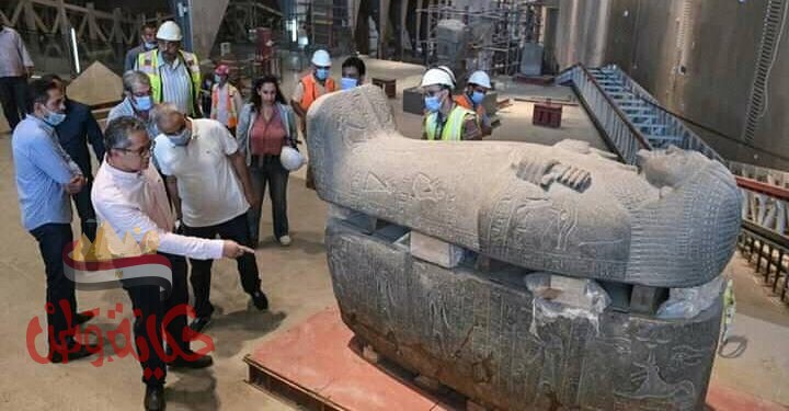 جولة تفقدية لوزير السياحة والآثار بقاعات العرض بالمتحف المصري الكبير