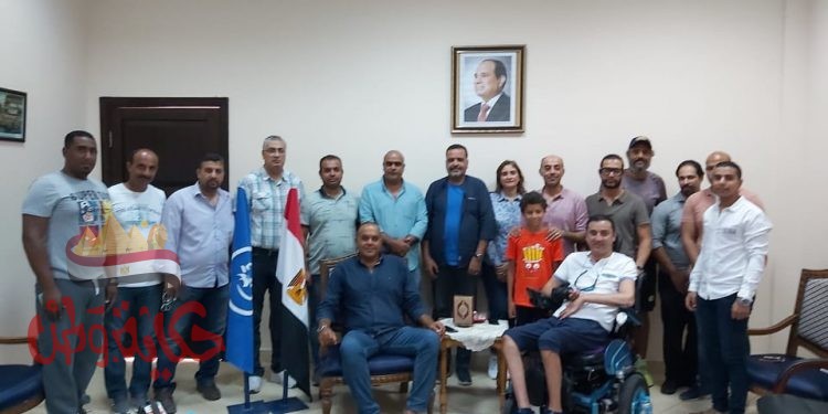 ” ولاء حافظ” يلتقى السباحين المشاركين فى يوم السلام العالمي بالصالة المغطاة الرياضية بالإسماعيلية